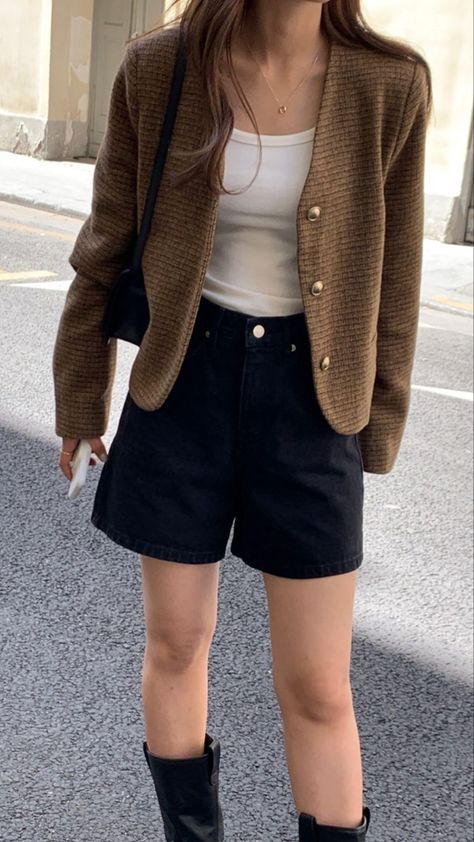 Nude Work Shoes, Brown Blazer Outfit Casual, Blazer Shorts Outfit, Korean Casual Outfits, 가을 패션, Autumn Outfit, Casual Style Outfits, Outfits Casuales, Cute Casual Outfits