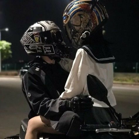 torydarius Xe Ducati, Bike Couple, Biker Couple, Motorcycle Couple, Biker Aesthetic, Motorcycle Aesthetic, Biker Boys, Biker Love, Pretty Bike