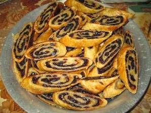 Currants Roll Recipe, Hops Bread Recipe, Bajan Recipe, Guyanese Recipes, Trinidad Recipes, Trini Food, Caribbean Cuisine, Cross Buns, Pastry Dough