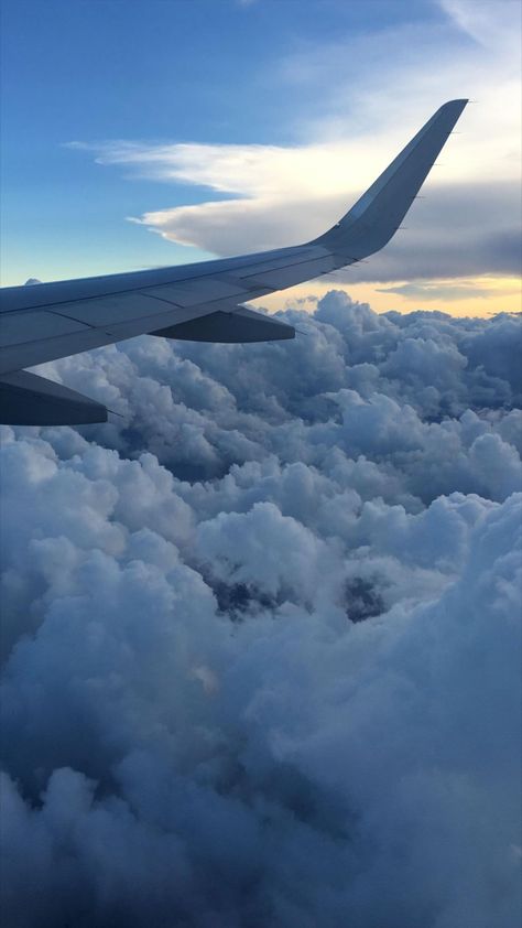 Flight Sky View, Plane View Aesthetic, Poses Travel, Air Aesthetic, Plane View, Plane Photography, Airplane Wallpaper, Airport Aesthetic, Travel Picture Ideas