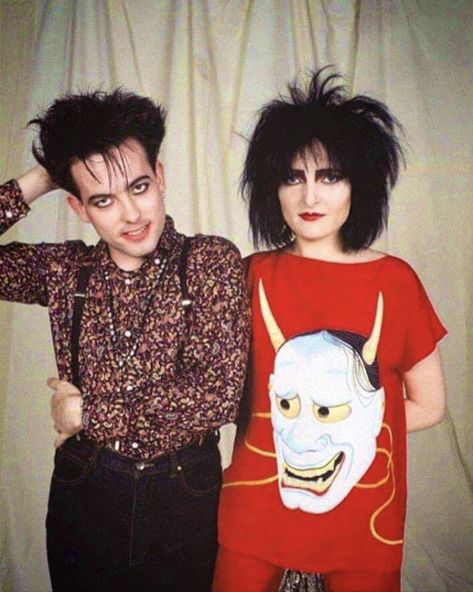 Robert Smith & Siouxsie Sioux 80s Rock Fashion, Natalie Merchant, Garage Punk, Sioux City Iowa, Sioux Indian, 80s Goth, Native American Tattoos, The Smashing Pumpkins, Siouxsie Sioux