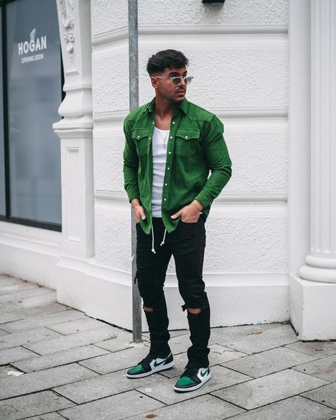 STREETSTYLE | LUCA DE BRITO on Instagram: “Hello Hamburg 💚 Finally back again! Starting with this outfit for todays dinner ✌🏼 What do you think? 📸 Have a nice evening guys! . Endlich…” Have A Nice Evening, You Think, Bomber Jacket, Men Casual, Street Style, On Instagram, Instagram, Hamburg