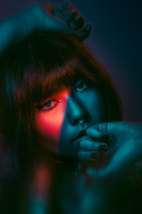 Dark, colorful portrait photography Portraits With Colored Lighting, Colour Light Portrait, Bold Emotional Colorful Photography, Red Light Portrait Photography, Coloured Light Photography Portrait, Dark Portrait, Moody Art, Colorful Portrait, Portrait Artist