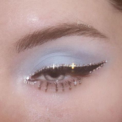 Onda Disco, Euphoria Mood, Eyeliner Trends, Homemade Makeup, Looks Pinterest, Nude Makeup, Cosmetic Items, James Charles, Love Blue