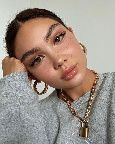 - Pinterest - MaebelBelle - Maquillaje Glowy, No Make Up Make Up Look, Maquillage On Fleek, Dag Make Up, Elegantes Makeup, Mekap Mata, Ideas De Maquillaje Natural, Faux Freckles, Flot Makeup