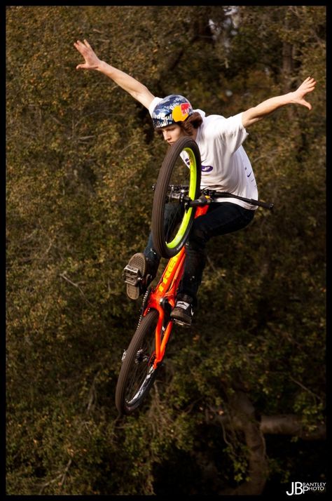 Brandon semenuk no hander Brandon Semenuk, The Off Season, Urban Bicycle, Bmx Racing, Downhill Mountain Biking, Cycling Quotes, Bike Pump, Women's Cycling Jersey, Bike Riding