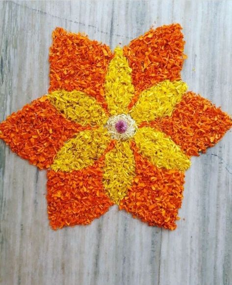 Flower Small Rangoli, Pookolam Design Simple, Onapookkalam Design, Simple Pookalam Designs At Home, Easy Flower Rangoli Simple, Simple Flower Rangoli Designs Easy, Onam Pookalam Design Simple, Onam Decoration Ideas, Rangoli Of Flowers