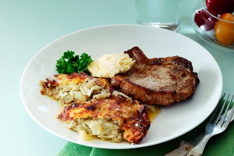 A delicious cabbage casserole with a juicy pork chop and a dollop of melting parmesan butter on top. A great keto meal! Cheese Pork Chops, Cheeseburger Wraps, Keto Pork Chops, Cabbage Casserole Recipes, Keto Pork, Low Carb Pork, Juicy Pork Chops, Cabbage Casserole, Keto Casserole