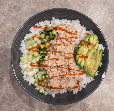 Tuna Rice Cucumber, Healthy Snacks Tuna, Healthy Dinner Recipes Tuna, Healthy Meals With Tuna, Food For Abs Women, Cut Diet Meal Prep, Spicy Tuna Rice Bowl, Tuna Lunch Ideas Healthy, Work Food Ideas