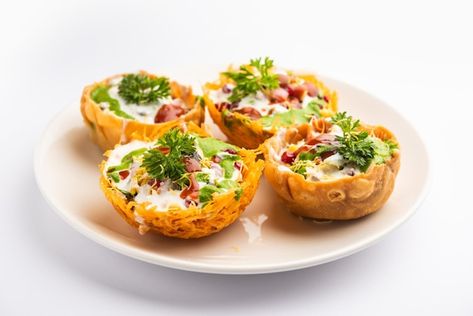 Katori Chaat, Potato Basket, Indian Snacks, Chutney, Premium Photo, Asian Recipes, Food Animals, Potato, Tart