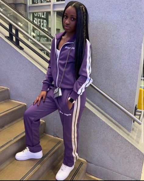 Palm Angels Tracksuit Outfit, Palm Angels Outfit Black Women, Palm Angels Outfit, Atl Outfits, New Years Fits, Angels Outfit, Palm Angels Tracksuit, Bonfire Outfit, Chill Fashion