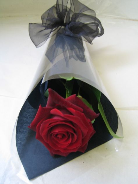 Single rose packaging One Rose Gift, 1 Rose Bouquet, Rose Packaging, Single Rose Bouquet, Single Roses, Single Flower Bouquet, A Single Rose, Flowers Ribbon, Single Red Rose