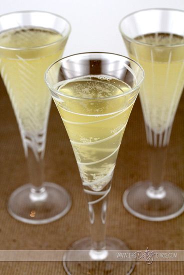 Enjoy a cozy night at home with your sweetheart by taste testing all of these mocktails together! Mock Champagne, Champagne Recipe, Mocktail Recipe, Ginger Ale, Adult Drinks, Party Drinks, Non Alcoholic Drinks, Cocktail Drinks, Non Alcoholic