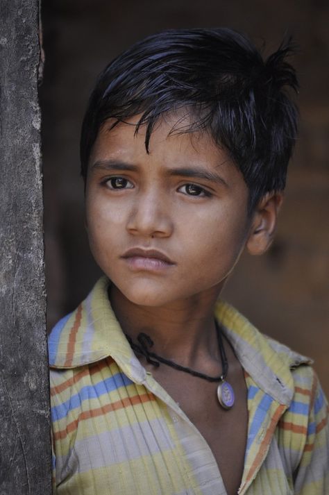 Varanasi, India Village Kids, India For Kids, Human Photography, Painting Competition, Inspiring People, Face Photography, Children Images, Portrait Images, Travel Photo