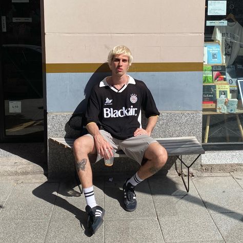 Blokette Core Men, Blockcore Outfit Men, Blockcore Outfit Men Aesthetic, Blokecore Outfits Men, Blokecore Man, Vintage Football Jersey Outfit, Bloke Core Outfits Men, Blokecore Outfits, Hooligans Style