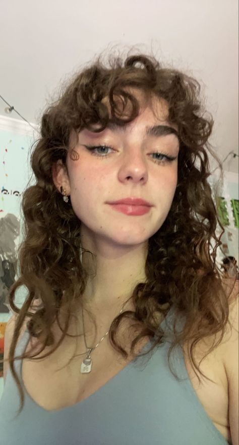 Whispy Front Bangs Curly Hair, Brown Curly Hair With Bangs, Short Curly Hair With Bangs Round Face, Curly Fringe Bangs, Perm Ideas, Curly Hair Dos, Curly Hair Fringe, Haircut 2023, Haircut Inspo