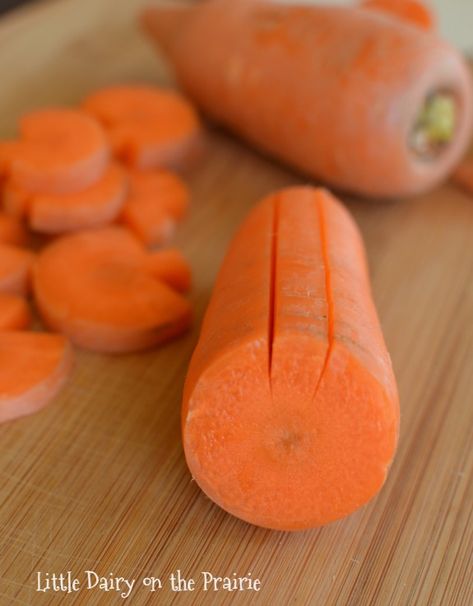 How To Cut Carrots, Halloween Veggie Tray, Halloween Food For Adults, Best Halloween Party, Desserts Drinks, Halloween Appetizers Easy, Halloween Party Appetizers, Halloween Food Appetizers, Healthy Halloween Treats