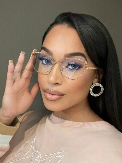 Glasses Inspo, Soft Natural Makeup, Classy Glasses, Color Contacts, Diamond Face Shape, Stylish Eyeglasses, Women Eyeglasses, Fashion Eye Glasses, Clear Glasses