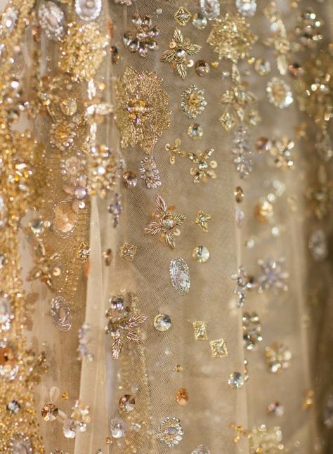 Heaven is for Real — It's Elie Saab's Spring Summer 2017 Haute Couture Collection Lizzie Hearts, Elie Saab Spring, Taylor Swift Fearless, Gold Aesthetic, Princess Aesthetic, Taylor Swift Album, Beige Aesthetic, Yellow Aesthetic, Embroidery Fashion