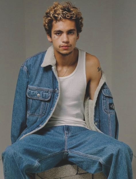 Dominic Fike Blonde, Dominic Fike, Photoshoot Concept, Fluffy Hair, Goth Aesthetic, New Haircuts, Hair Inspo Color, Photoshoot Outfits, Dream Hair