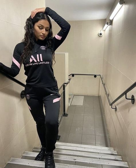 Drip Outfits Women, Sportwear Outfit, Tracksuit Outfit, Mode Zara, Football Outfits, Swaggy Outfits, Sporty Outfits, Tracksuit Women, Dope Outfits