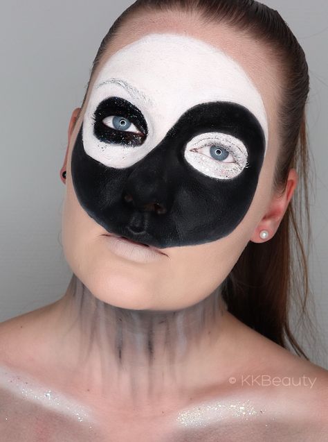 Ying and Yang inspired makeup look ⚫️⚪️ Instagram: KKBeautydk Ying Yang Makeup, Ying And Yang, Senior Activities, Inspired Makeup, Ying Yang, About Makeup, Creative Makeup, Brown Eyes, Body Painting