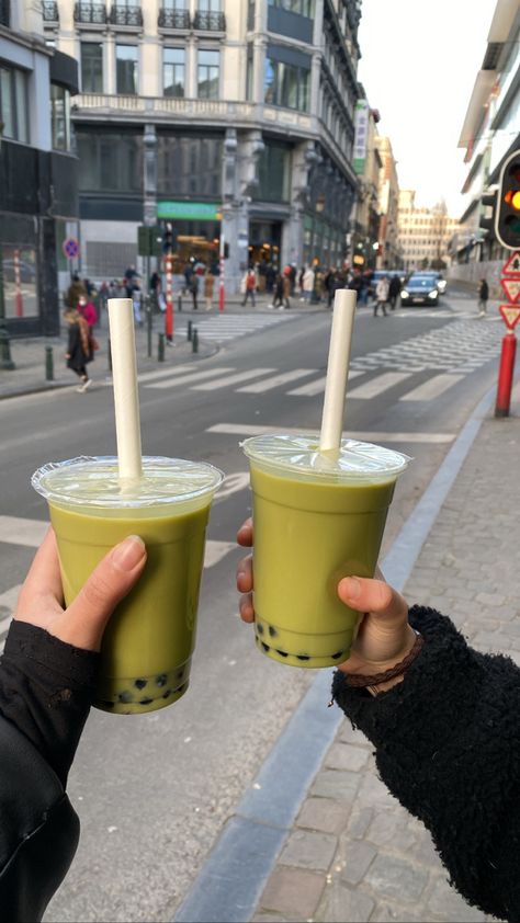 matcha boba Matcha Bubble Tea Aesthetic, Matcha Boba Aesthetic, Matcha Boba Tea, Boba Matcha, Matcha Bubble Tea, Fav Drink, Matcha Cafe, Matcha Lover, Bath Aesthetic