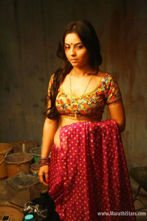 Shutter Movie, Sonalee Kulkarni, India People, Profile Photo, Beautiful Dresses, Color Mixing, Saree, Lingerie, Color