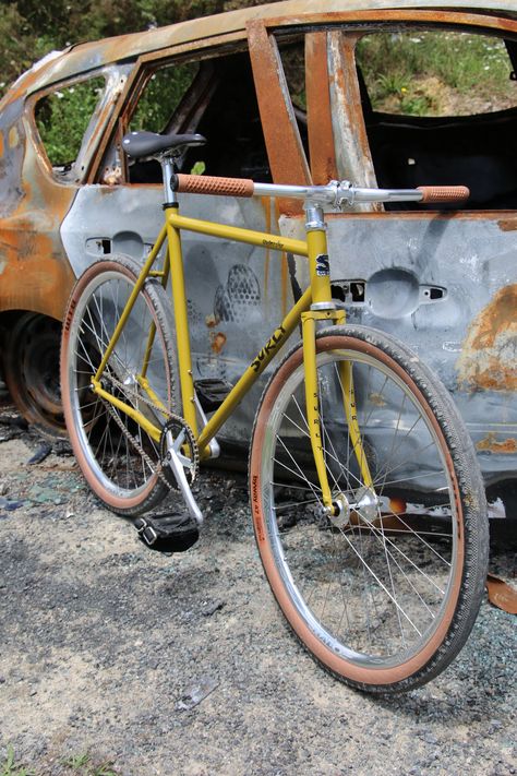 Surly Steamroller Fixed Gear Bike, Vintage Gravel Bike, Commuter Bike Style, Surly Bike, Vintage Mountain Bike, Cycling Inspiration, Hardtail Mountain Bike, Single Speed Bike, Fixed Gear Bike