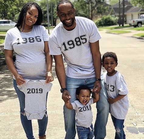 Fall Family Pictures, Family Picture Outfits, Black Families, Family Photo Outfits, Picture Outfits, Family Goals, Fall Family, Beautiful Family, Family Outfits