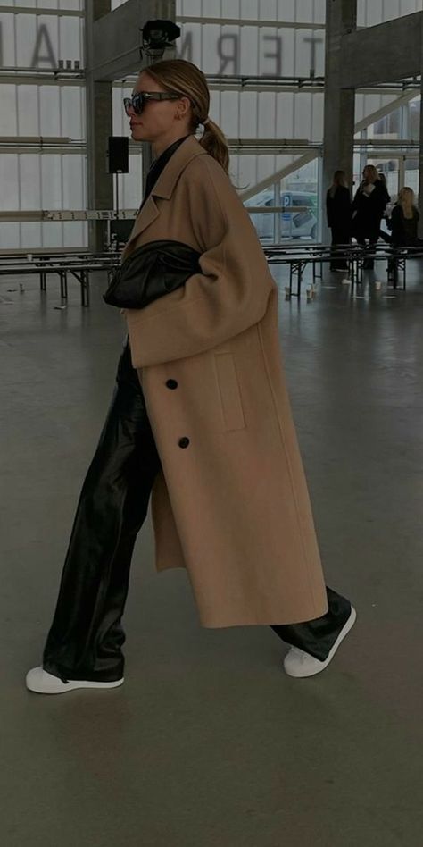 Beige Coat Outfit, Women Coat Outfit, Wool Coat Outfit, Beige Wool Coat, Camel Coat Outfit, Winter Coat Outfits, Mode Mantel, Winter Fashion Outfits Casual, Outfit Invierno