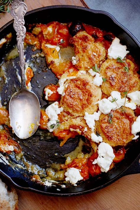 to try: Tomato and Goat Cheese Cobbler Tomato Cobbler, Tomato And Goat Cheese, Tomato Tomato, Savoury Pies, Tomato Dishes, Savory Pies, Veggie Meals, Summer Breakfast, Buttery Biscuits