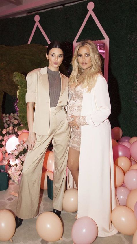 Klohe Kardashian, Kim Khloe Kourtney, Khloe Kardashian Tristan Thompson, Khloe Kardashian And Tristan, Dream Kardashian, Kloe Kardashian, Kim Kardashian Kanye West, Kendall Jenner Street Style, Jenner Family