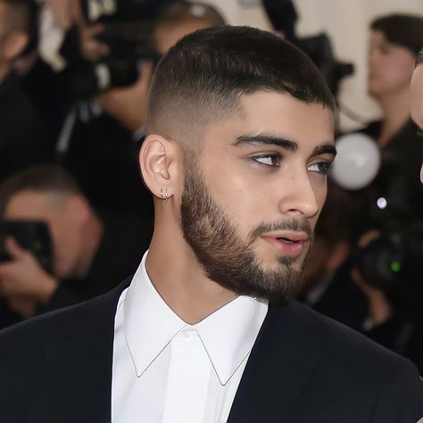 Zyan Malik Hairstyle Haircuts, Arab Man Haircut, Zayn Undercut, Buzzcut Ideas Men, Zayn Malik Hairstyle Buzz Cut, Zayn Bald, Mid Fade Buzzcut Men, Zayn Malik Buzzcut, Buzz Cut And Beard