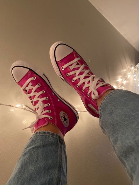 Pink converse Converse Shoes Pink, Cute Pink Converse, Hot Pink Converse Outfit, Pink Converse Aesthetic, Pink Converse Outfits, Converse Pink, Dark Pink Converse, Trendy Pink Converse Canvas Shoes, Pink Converse Outfit