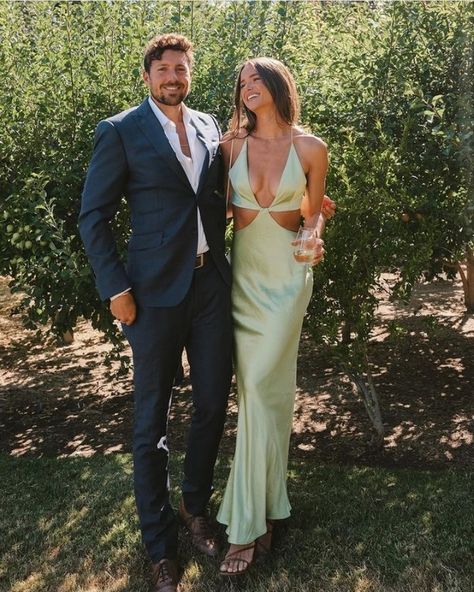 Beach Wedding Guest Couple Outfit, Greece In October Outfits, Wedding Guest Couple Outfit, Dressy Casual Wedding, Summer Cocktail Attire, Pastel Green Dress, Formal Wedding Guest Attire, Formal Wedding Attire, Fall Wedding Ceremony