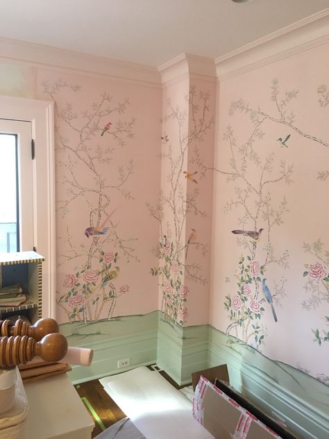 Here is another beautiful Griffin and Wong hand-painted wallpaper installation. This is chinoiserie wallpaper design on a silk panel. Similar craftmanship to degournay wallpaper, and gracie wallpaper, but, perhaps, a measure or 2 more affordable! #griffinandwong #handpaintedwallpaper #hand-paintedwallpaper #chinoisere #chinoiseriewallpaper #luxurywallpaper Silver Leaf Wallpaper, Gracie Wallpaper, Chinoiserie Mural, De Gournay Wallpaper, Painted Chinoiserie, Scenic Wallpaper, Hand Painted Wallpaper, Silk Wallpaper, Chinoiserie Wallpaper