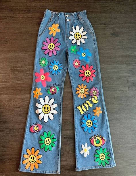 Paint Jeans, Custom Jeans Diy, Denim Diy Clothes, Painted Clothes Diy, Denim Art, Estilo Hippie, Painted Jeans, Cute Pants, Denim Crafts