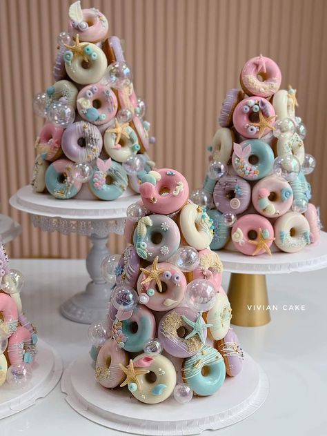 Donut Tree Diy, Mini Donut Cake Tower, Donut Tower Birthday, Donut Tower Cake, Doughnut Birthday Cake, Donut Tree, Doughnut Birthday, Donuts Design, Fancy Treats