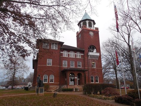 Rhea County Courthouse in Dayton, Tennessee Dayton Tennessee, Visit Tennessee, Blount County, Southern United States, Tennessee Travel, State Capital, Tennessee Vacation, Prairie Style, The Crazy