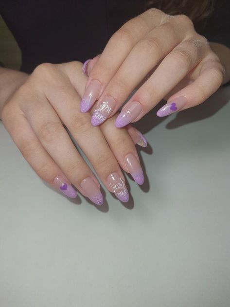 Nail Art Bts Army, Bts Inspired Nails Purple, Kpop Acrylic Nails, Pretty Almond Nails Classy, Nail Art Bts, Pretty Almond Nails, Bts Nails Ideas, Pastel Chrome Nails, Bts Nail Art