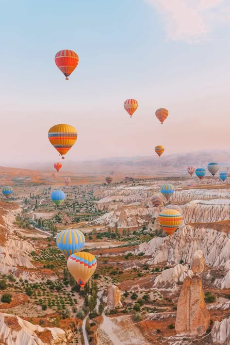 Turkey Places, Voyage Europe, Countries To Visit, Turkey Travel, Vision Board 2023, Hot Air Balloons, Air Balloons, Place To Visit, Travel Inspo