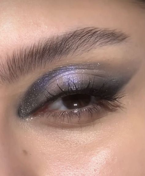 Midnight Make Up Look, Dark Mermaid Aesthetic Makeup, Dark Blue Makeup Ideas, Starry Makeup Look, Infj Makeup, Midnights Makeup, Dark Mermaid Makeup, Winter Eyeshadow Looks, Enya Music