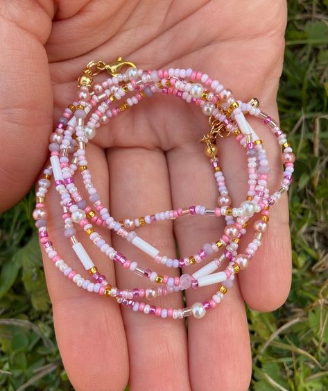 Pink Waist Beads Ideas, Belly Chains Beads, Pink Bead Jewelry, Waisted Beads, Waist Beads Aesthetic, Waist Beads Ideas, Pink Waist Beads, Beaded Belly Chain, Gold Waist Beads