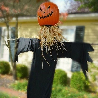 Halloween Decor Ideas Diy, Cheap Halloween Decor, Haunted Graveyard, Cheap Halloween Decorations, Halloween Decor Ideas, Outdoor Lamp Posts, Cheap Halloween, Yard Decorations, Puffy Paint