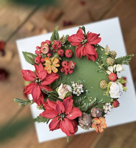 3 Tier Christmas Cake, Pointsetta Cake, Green Christmas Cake, Xmas Cakes, Christmas Florals, Lehenga Red, Buttercream Cakes, Xmas Cake, Cake Packaging