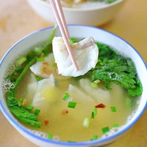 classic cantonese fish soup recipe Oven Grilled Shrimp, Chinese Fish Soup Recipe, Pressure Cooker Beef Stroganoff, Slow Cooker Apple Cobbler, Fish Head Soup, Fish Soup Recipe, Soup Chinese, Pork Ribs Grilled, Chinese Fish