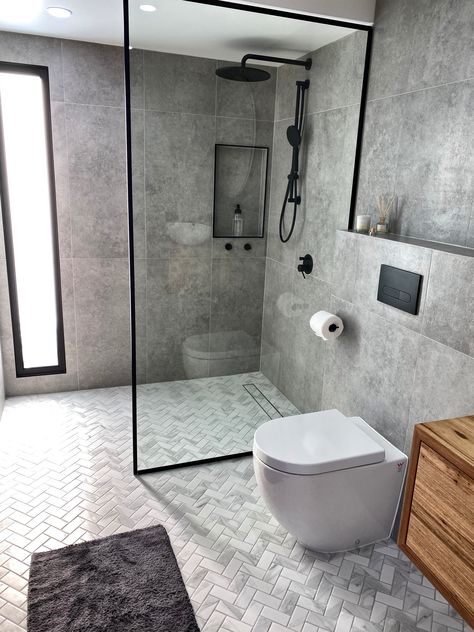 Industrial Bathroom Small, Simple Industrial Bathroom, Industrial Small Bathroom, Industrial Bathroom Ideas, Estilo Industrial Chic, Industrial Bathroom Design, Micro Cement, Luxury Bathroom Tiles, Tiny Bathroom Ideas