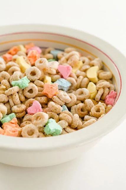 Cereal Recipes Homemade, Homemade Cereal, Lucky Charms Marshmallows, Lucky Charms Cereal, Healthy Cereal, S'mores, Homemade Snacks, Jelly Belly, Cereal Recipes