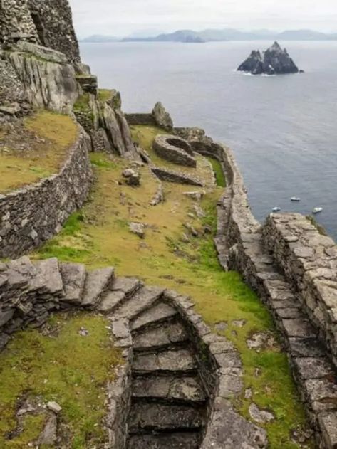 Skellig Michael, Ireland Aesthetic, Ireland Pictures, Kerry Ireland, County Kerry, Old Stone, Ireland Travel, Magical Places, Fotografi Potret